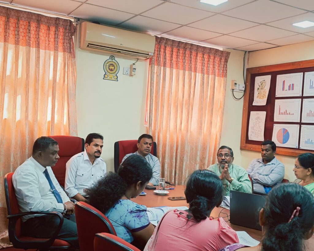 නිල්වලා ගඟ හරහා ලවණ බාධකයක් ඉදිකිරීම හේතුවෙන් ගොවීන්ට සිදුවූ වගා හානි සඳහා වන්දි මුදල් නිදහස් කිරීමේ කාර්යය කෘෂි රක්‍ෂණ මණ්ඩලයට පවරා ඇත.